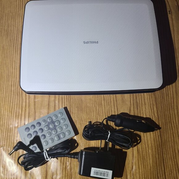 Phillips Rechargeable Portable DVD Player - Picture 6 of 8